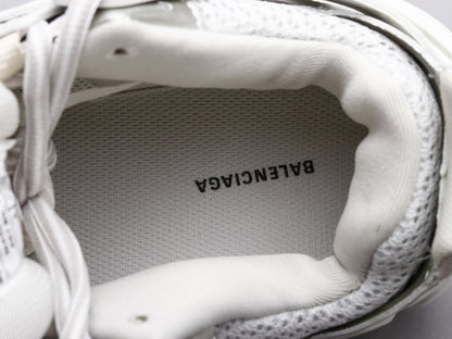 LW - Bla Track Three Generations White Sneaker