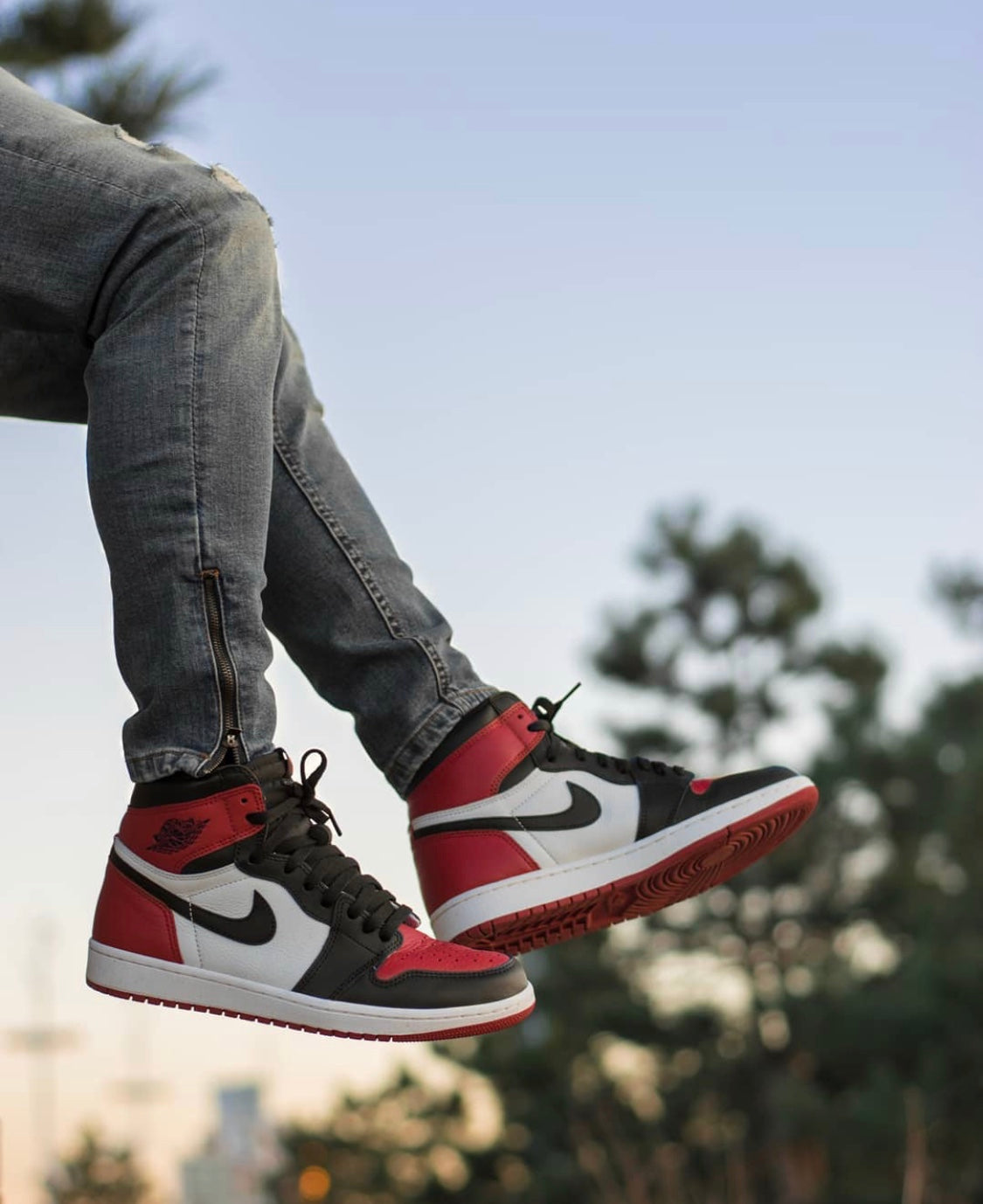 LW - AJ1 black red toe