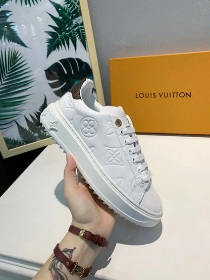 LW - New Arrival Luv Sneaker 219