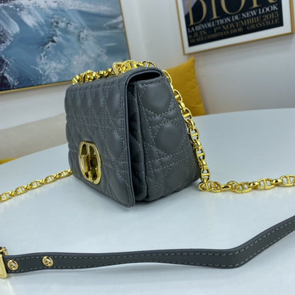 LW - Luxury Handbags DIR 071