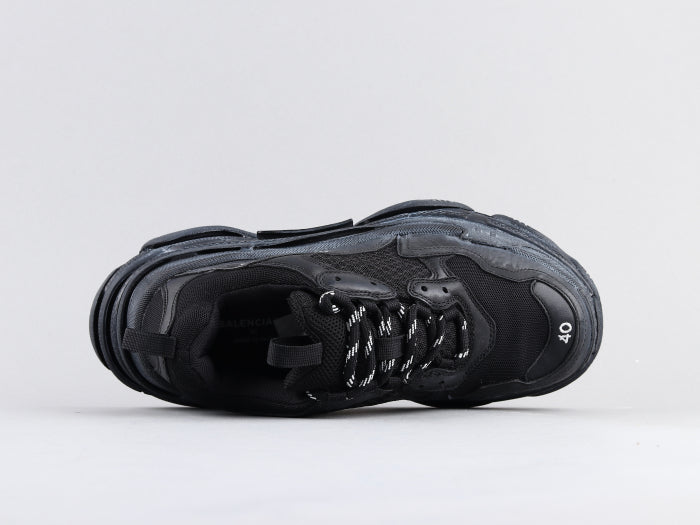 LW - Bla Triple S Pure Black Sneaker