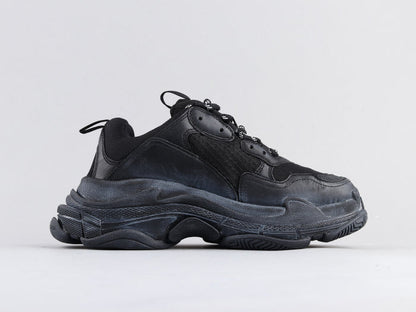 LW - Bla Triple S Pure Black Sneaker