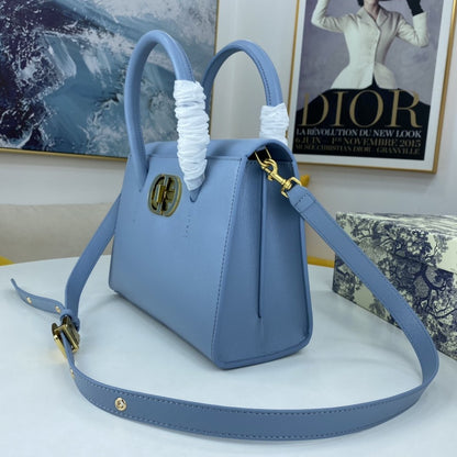 LW - Luxury Handbags DIR 077