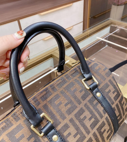 LW - Luxury Handbags FEI 151