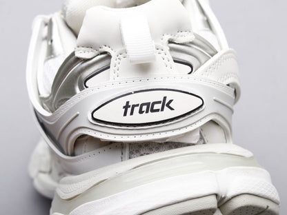 LW - Bla Track Three Generations White Sneaker