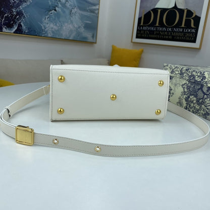 LW - Luxury Handbags DIR 078