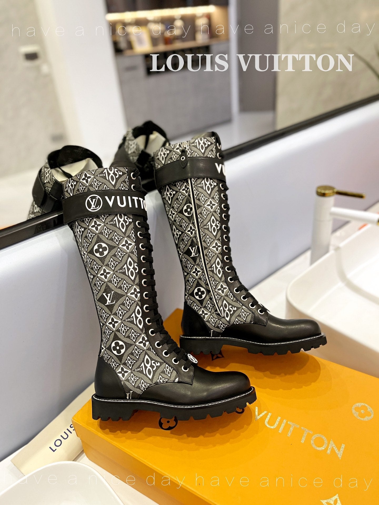 LW - Luxury LUV BOOTS 030