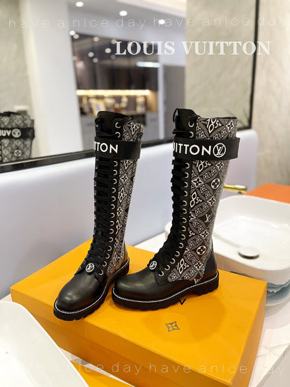 LW - Luxury LUV BOOTS 030