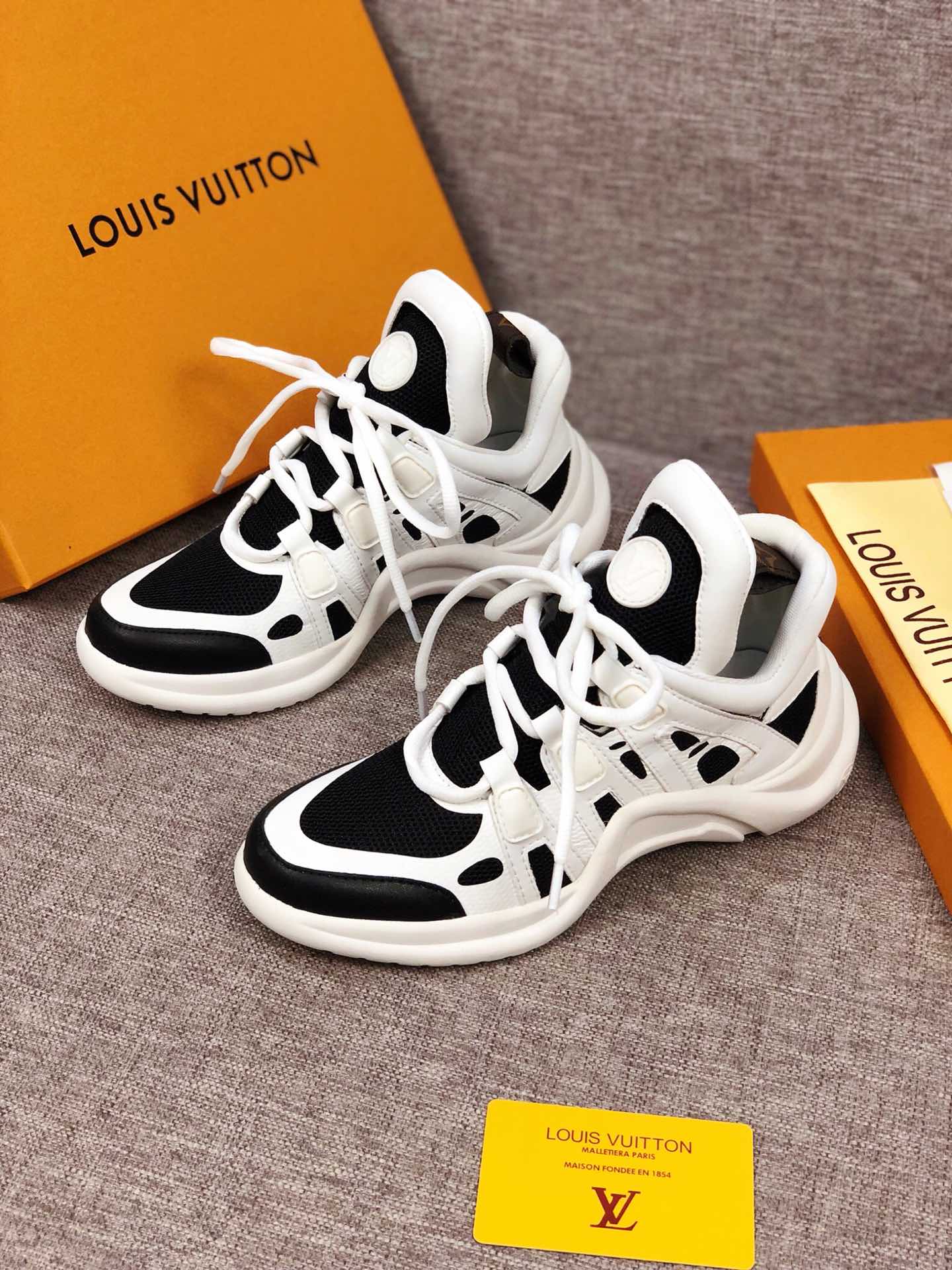 LW - LUV Archlight Black White Sneaker