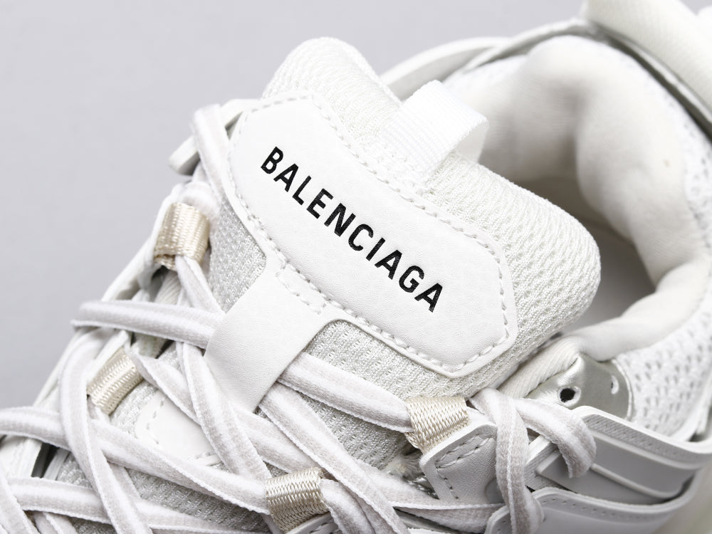 LW - Bla Track Three Generations White Sneaker