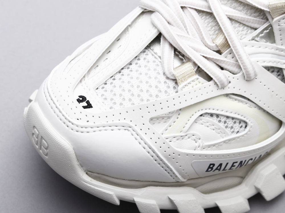 LW - Bla Track Three Generations White Sneaker