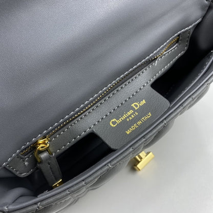 LW - Luxury Handbags DIR 071