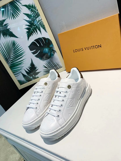 LW - New Arrival Luv Sneaker 219