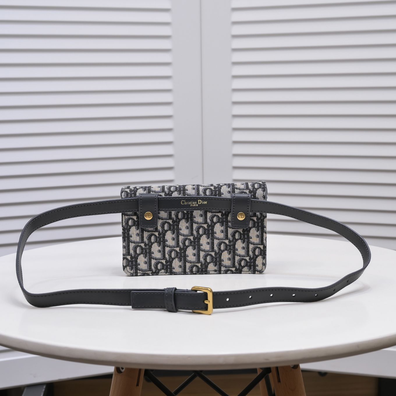 LW - Luxury Handbags DIR 265