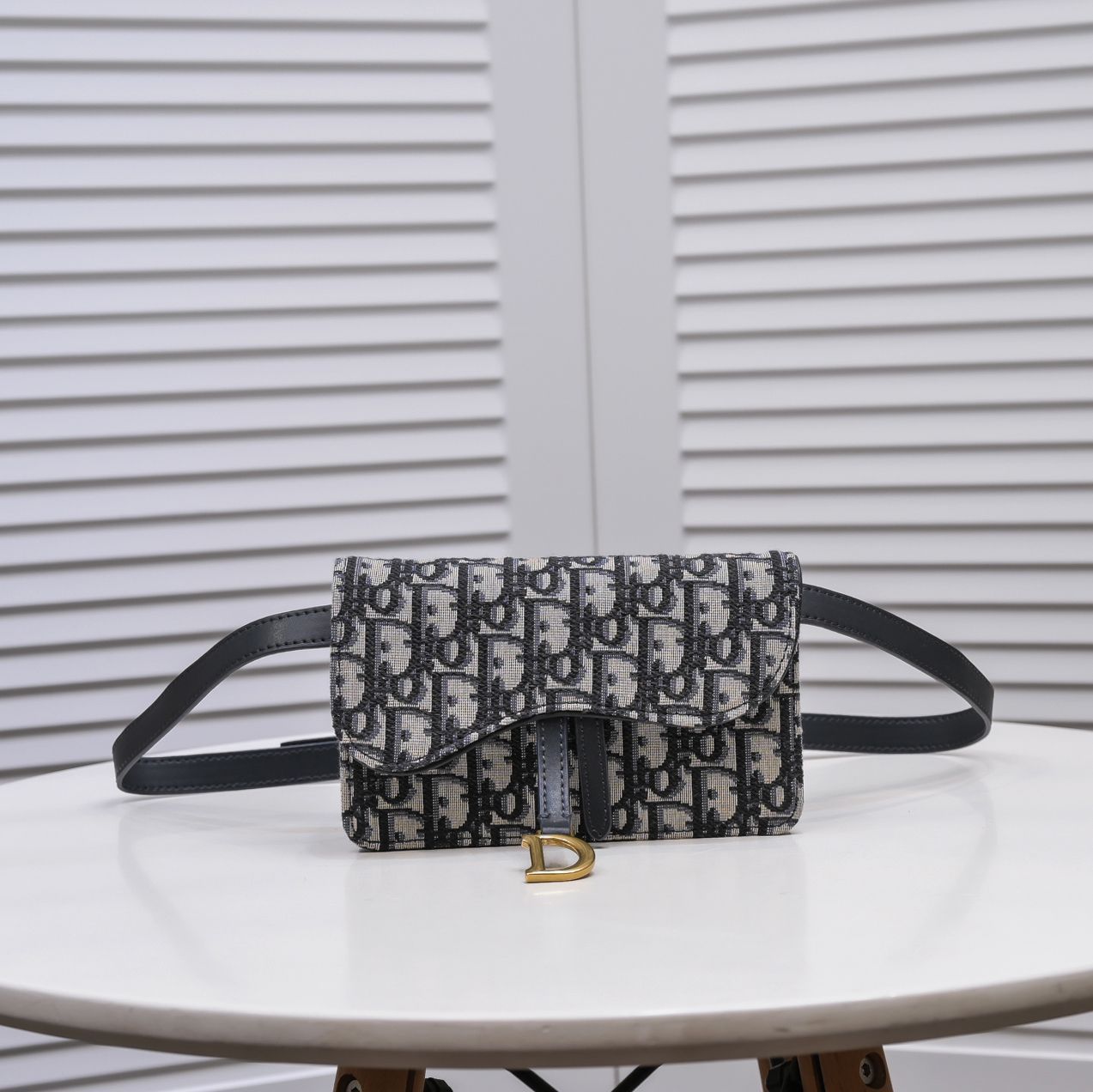 LW - Luxury Handbags DIR 265