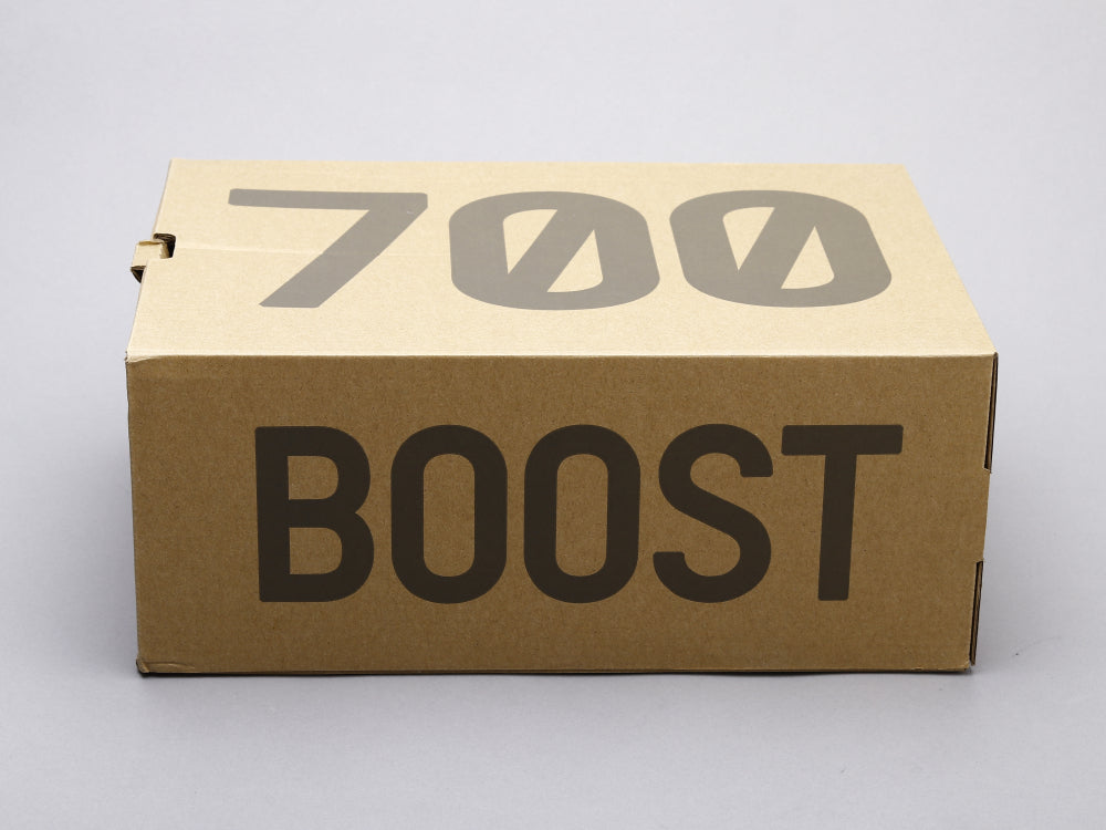 LW - Yzy 700 Magnet Sneaker