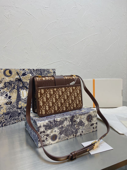 LW - Luxury Handbags DIR 059